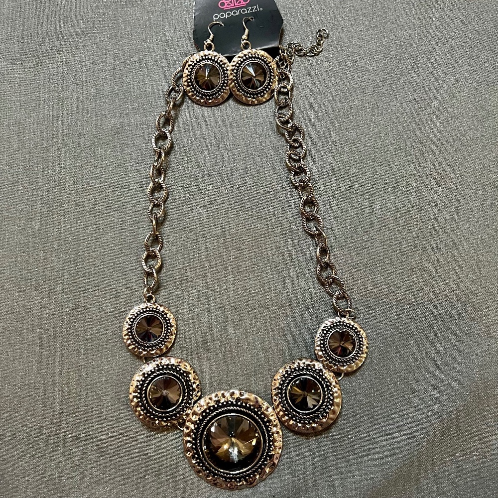 New Paparazzi Silver Medallion Necklace and Earring Set